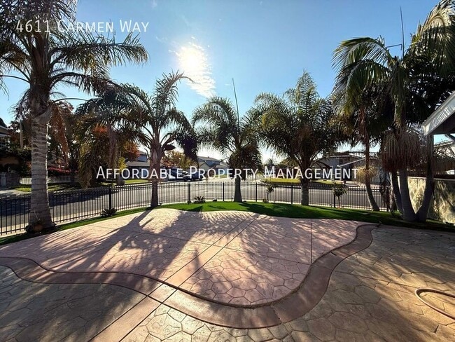 Photo - 4611 Carmen Way