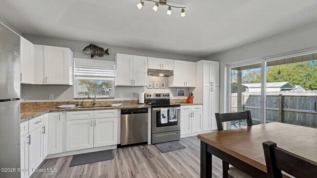 Photo - 5780 Palm St