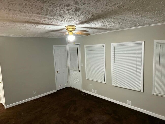 Photo - Oak Ridge 37830 - 2 bedroom 1 bath apartment - Contact Lisa Vineyard or Shannon Russell (865) 216...