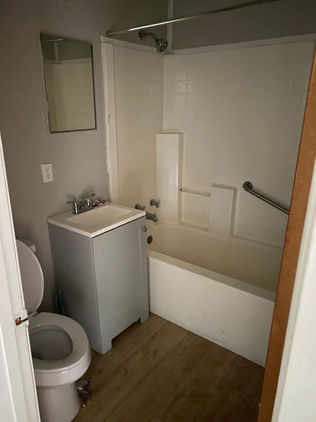 Photo - 260 1/2 Wyandotte St-