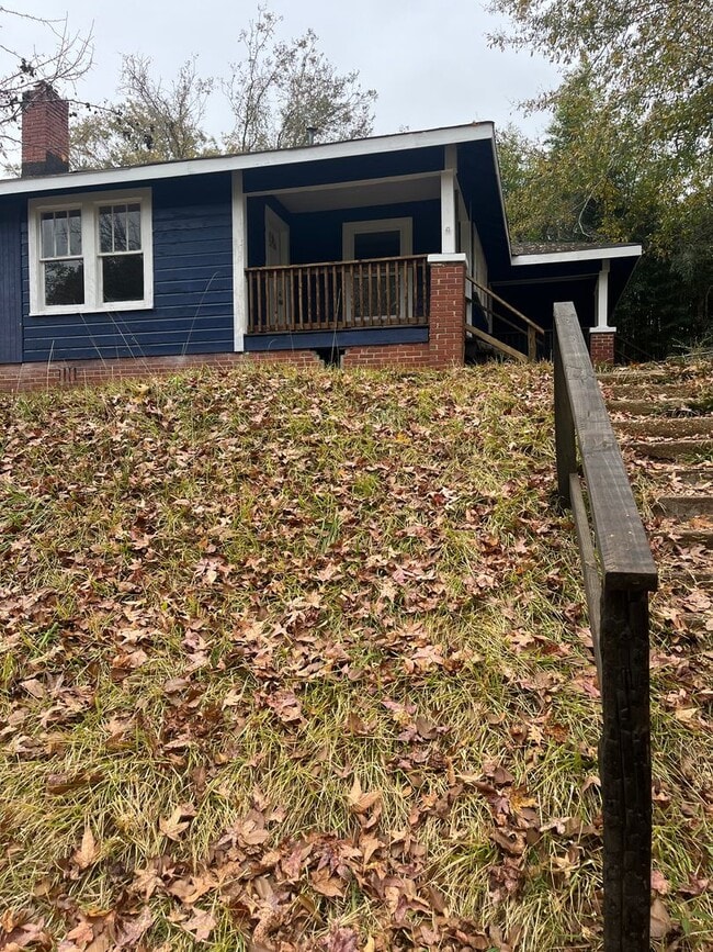 Building Photo - 306 S Church Ave