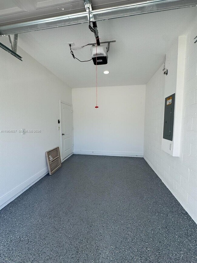 Photo - 649 N Lincoln St