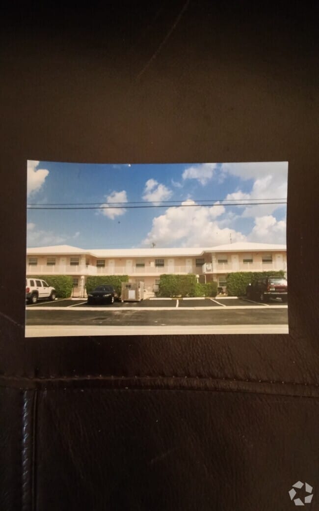 Building Photo - 275 SW 15th St Unit #207 Rental
