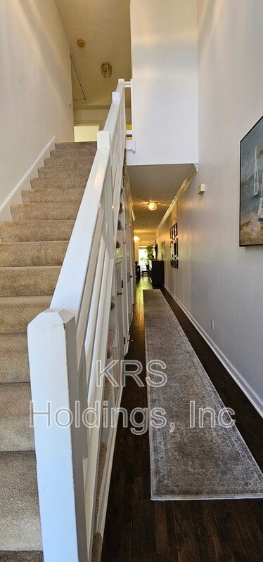 Photo - 122 Genoa Dr