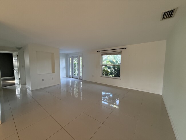 Photo - 3211 Mayflower St