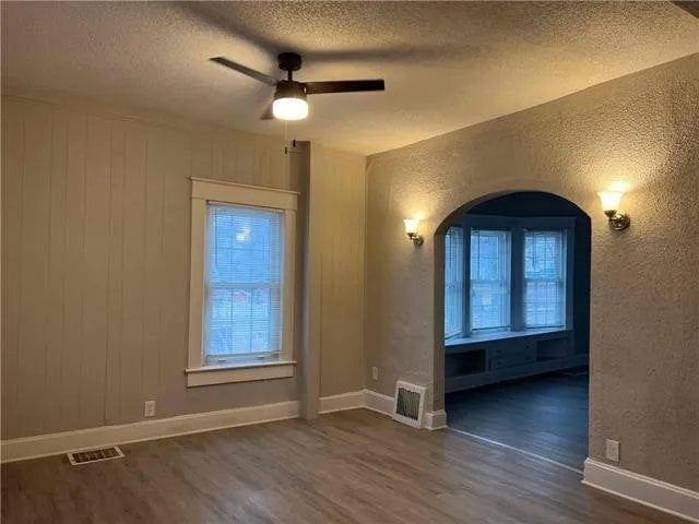 Photo - 242 N Valley St