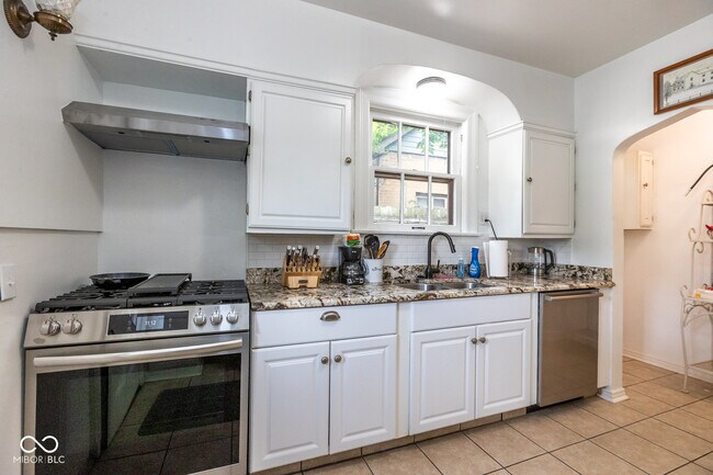 Photo - 3605 Hemlock Ave