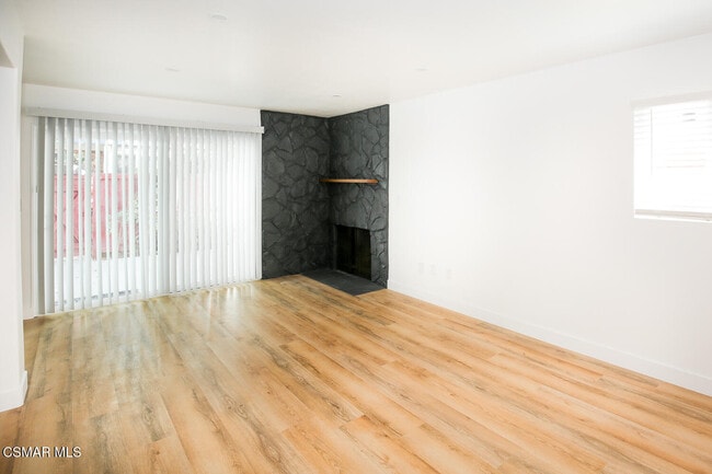 Photo - 10843 Blix St