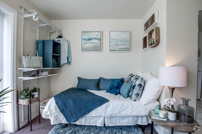 Studio, 1BA - 192 SF - Positano by aPodment Suites