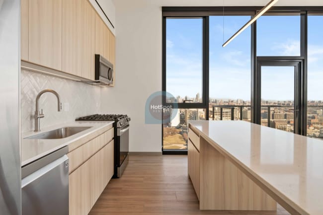 1922 W Ogden Ave Unit 809
