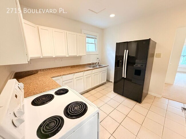 Photo - 2715 Boulevard Pl