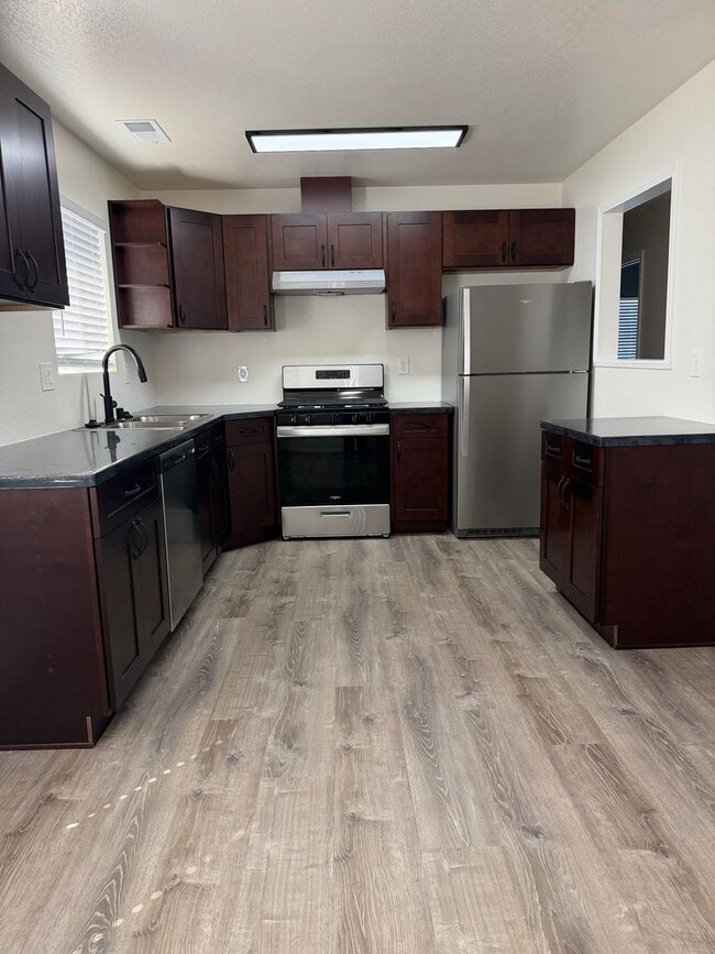 Photo - 1762 Willis St