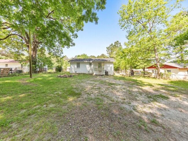 Photo - 322 Hillcrest St