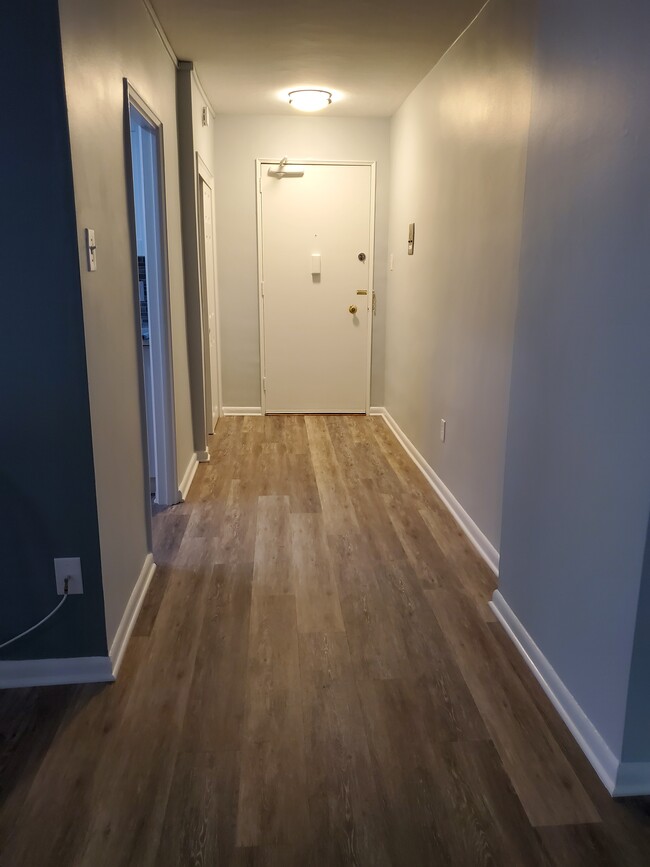 ENTRANCE - 1301 N Harrison St Condo Unit 301