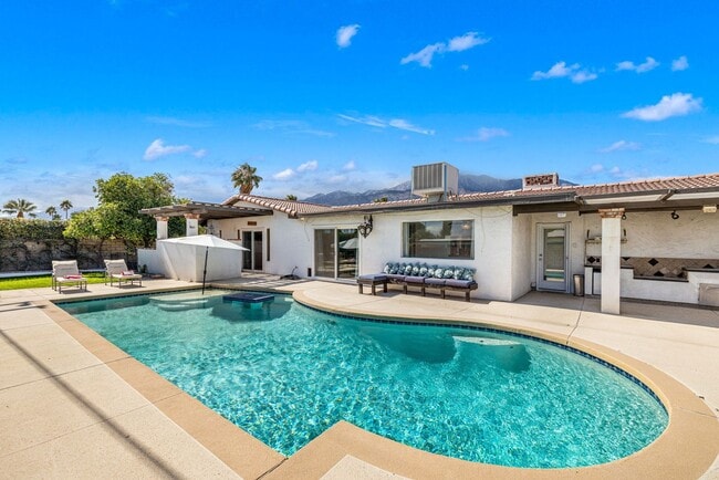 Building Photo - Sunnyside House with Pool in Palm Springs (Monthly Only - No Long Term)