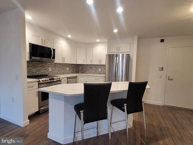 Photo - 241 S 6th St Unidad 1203D