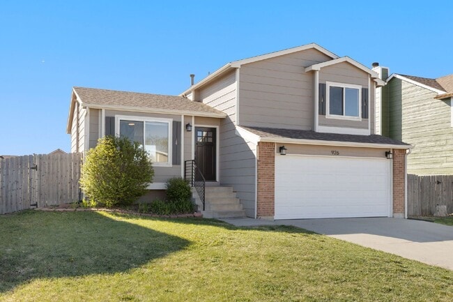 Photo - 926 Daffodil St