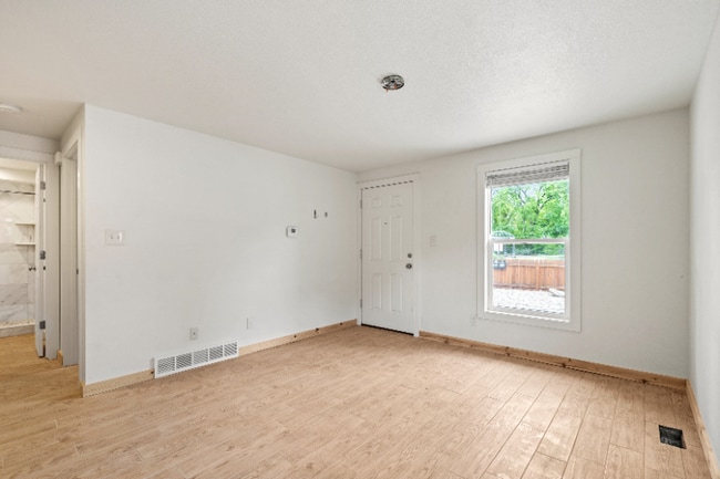 Photo - 514 E 1st St