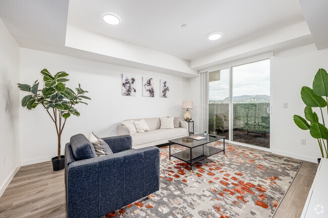 2BR, 2BA - 939SF - Living Room