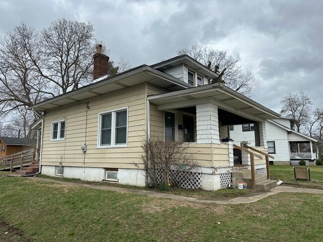 Building Photo - 1223 Calumet Ave