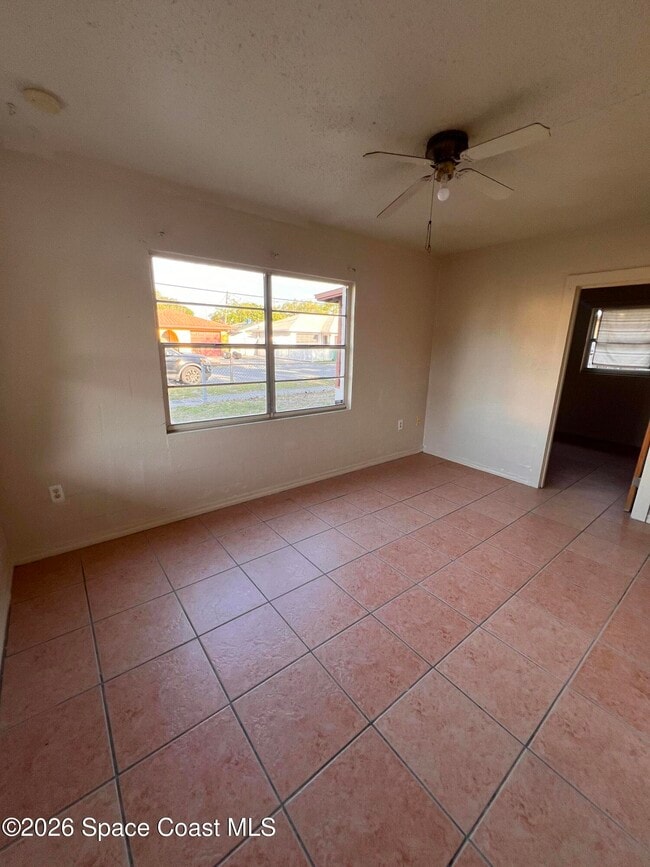 Photo - 808 Johnson St