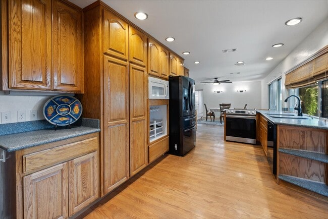 Photo - 618 Crestview Dr