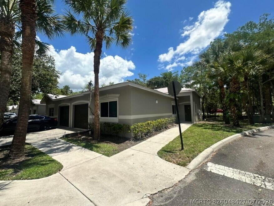 220 Crestwood Cir