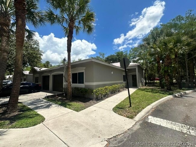 Photo - 220 Crestwood Cir