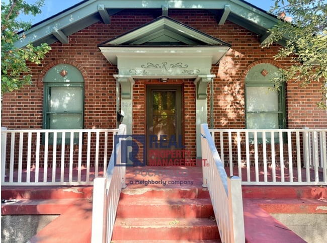 Photo - 824 E Bonneville St