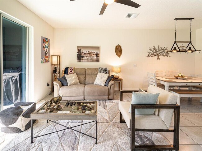 Photo - 2910 Boxwood Grove Row