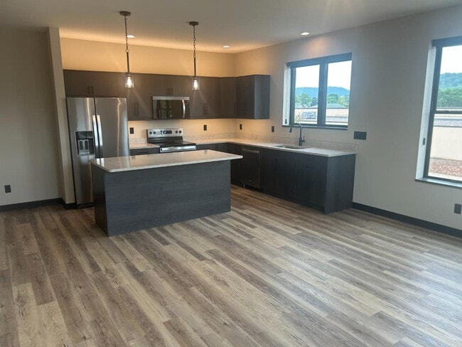 Photo - 31 S Walnut St