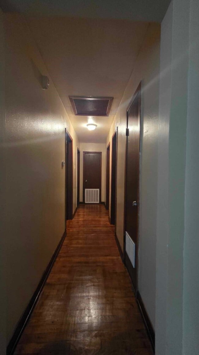 Photo - 4532 Briscoe St