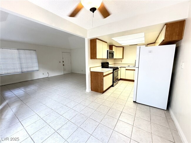 Building Photo - 1822 Avacado Ct