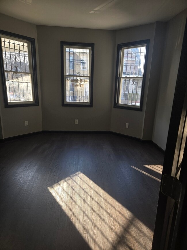 Building Photo - 66 Norwood St