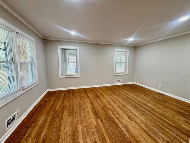 Photo - Awesome in Atlanta - 4 Bedrooms