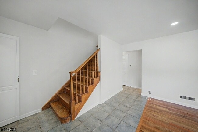 Photo - 35-15 Lindsay Rd
