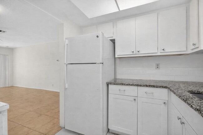 Photo - 2660 Barkley Dr E Unidad B