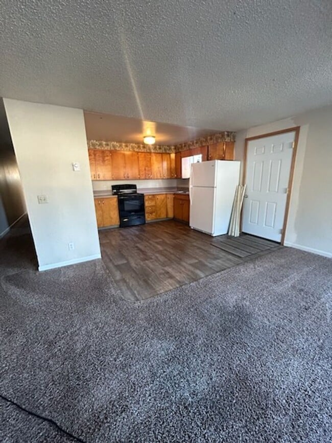 Building Photo - Border Duplex Unit #2