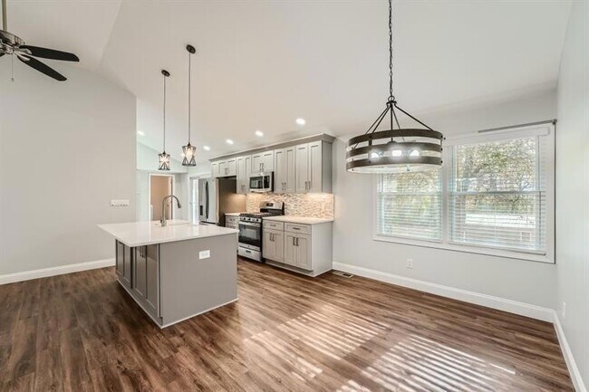 Photo - 459 Holcomb Bridge Rd