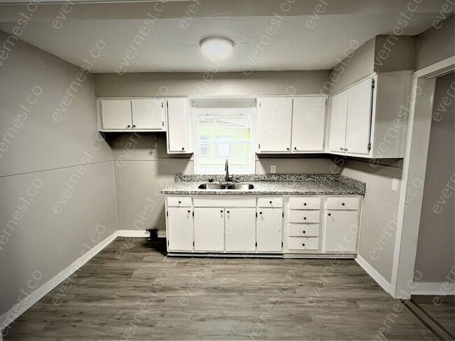 Photo - 445 Rockdale Dr