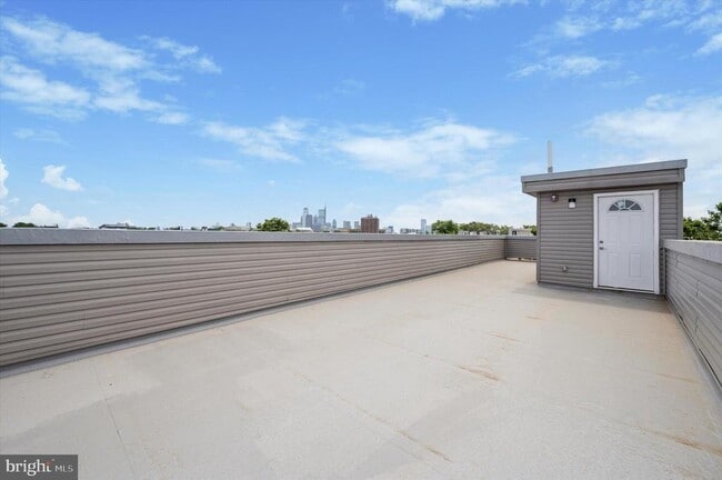 Building Photo - 2405 Ridge Ave Unit 3 Rental
