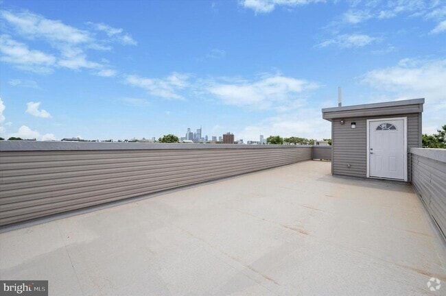 Building Photo - 2405 Ridge Ave Unit 3 Rental