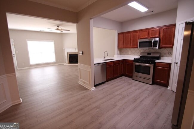 Photo - 2173 Executive Dr N