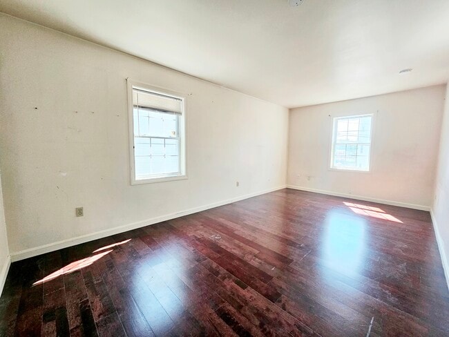 36 Raymond St