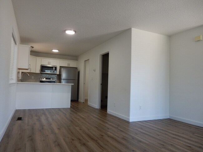 1446-KE1446 Trent Ave N