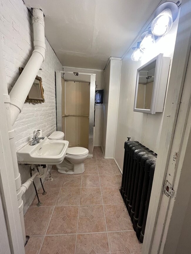 136 E Walnut St Unit 2