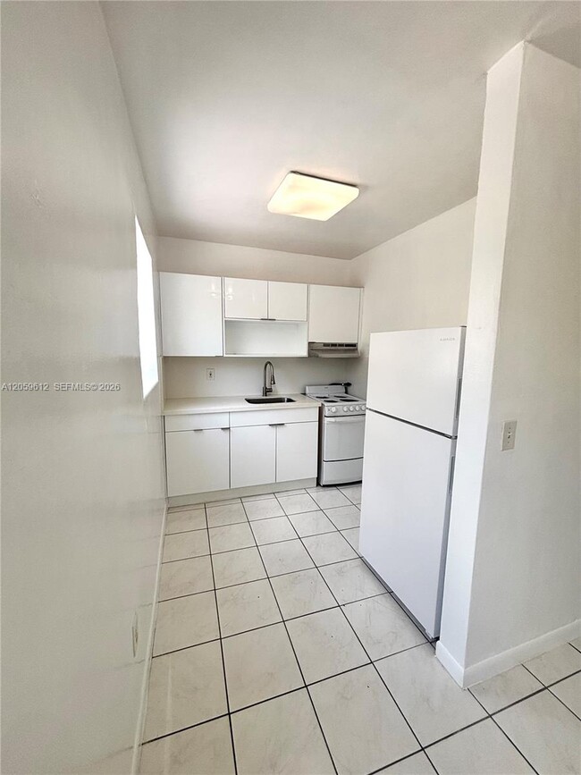 Photo - 31 Navarre Ave Unit 9