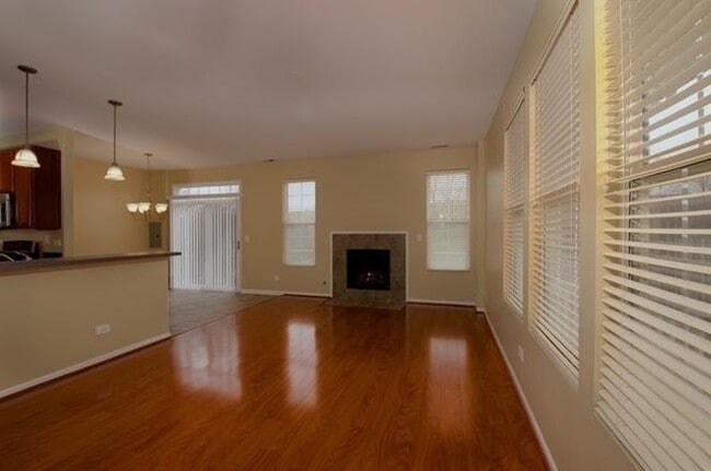 Photo - 25243 Colligan St