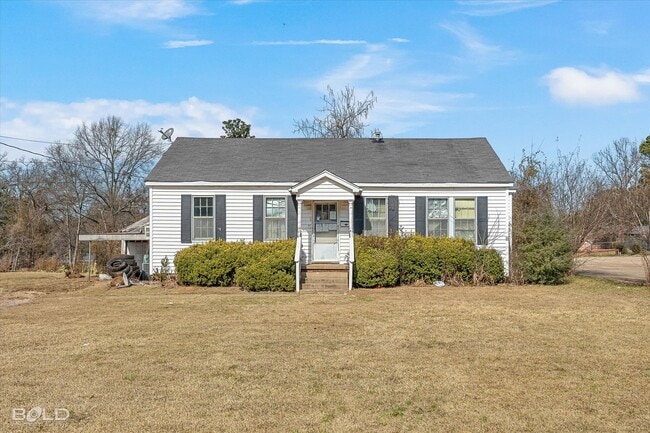 Building Photo - 3814 Lakeshore Dr