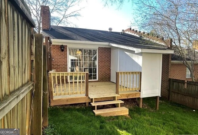 Photo - 130 Oxford Ct